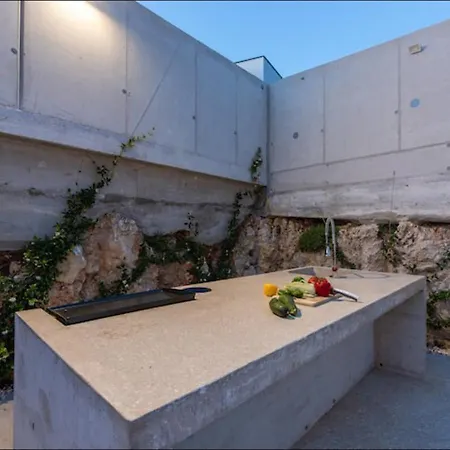 Coshi With Private Pool شقة