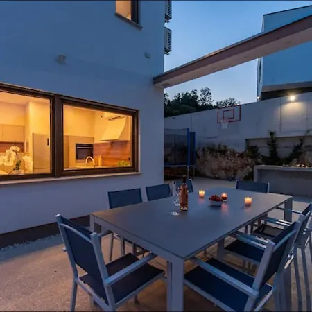 Coshi With Private Pool * بودْسْتغانا