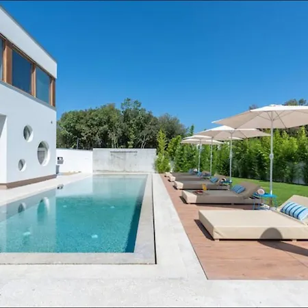 Coshi With Private Pool * بودْسْتغانا