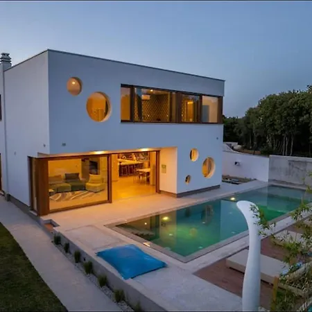 Coshi With Private Pool شقة *